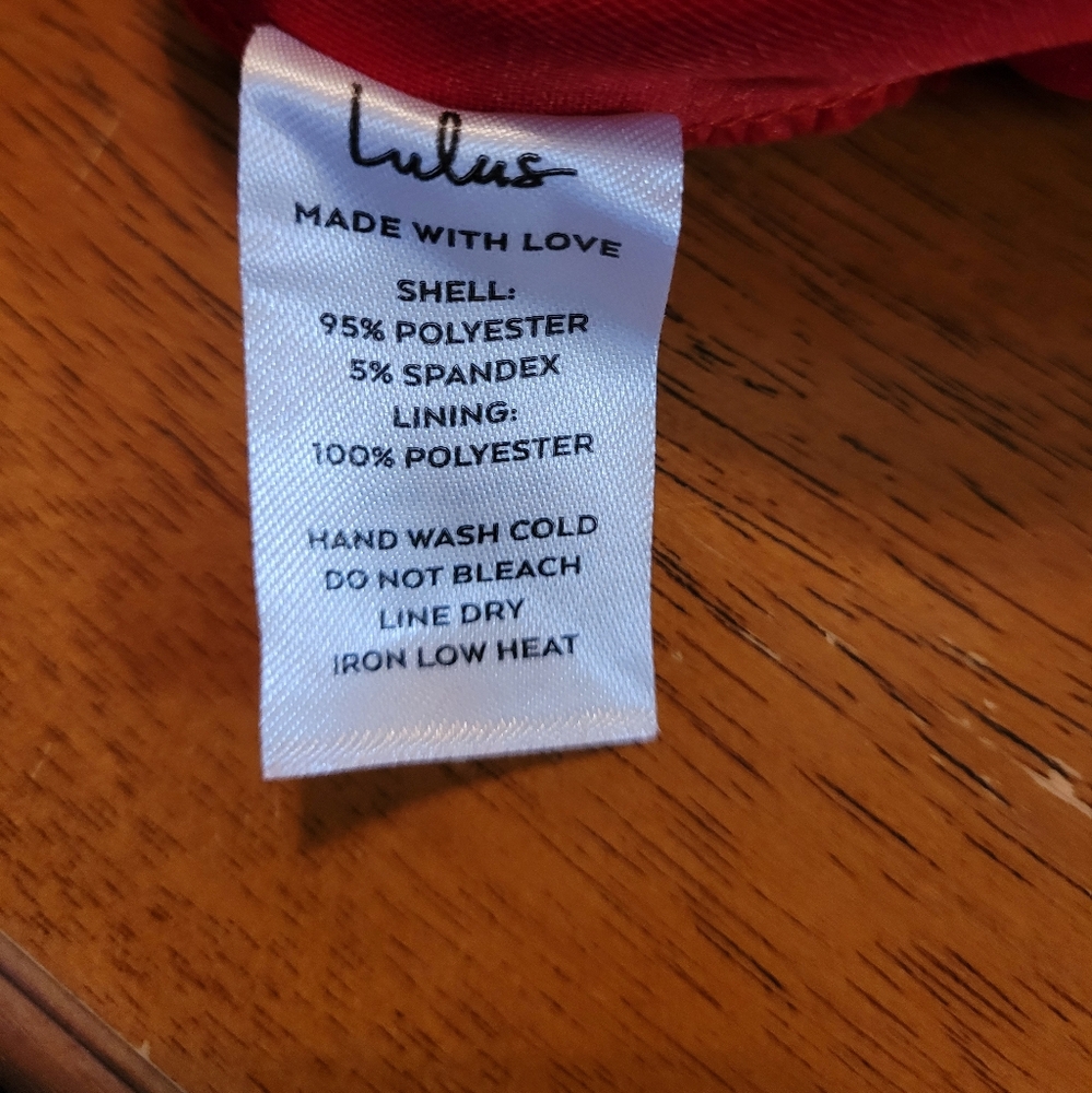 Lulus for women zise m used exelente condition color red. - Picture 5 of 5